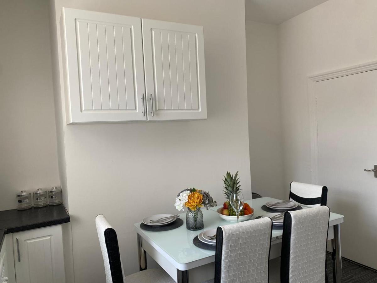 Cosy Cheerful 2 Bedrooms Near Piccadilly, Etihad Stadium Sleeps Up To 5 Manchester Extérieur photo