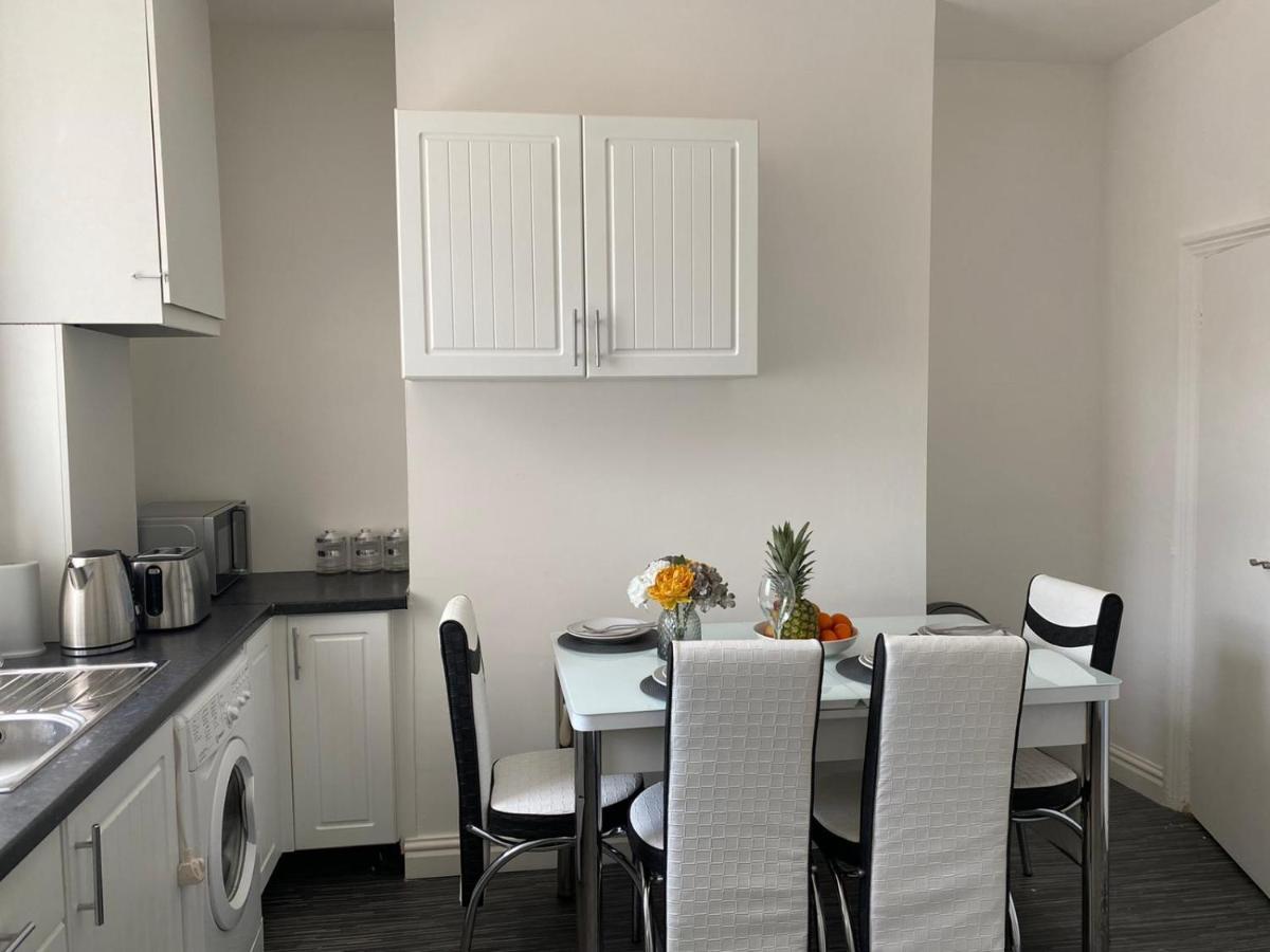 Cosy Cheerful 2 Bedrooms Near Piccadilly, Etihad Stadium Sleeps Up To 5 Manchester Extérieur photo