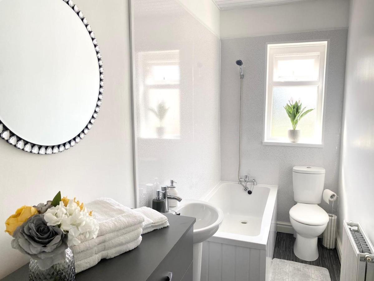 Cosy Cheerful 2 Bedrooms Near Piccadilly, Etihad Stadium Sleeps Up To 5 Manchester Extérieur photo